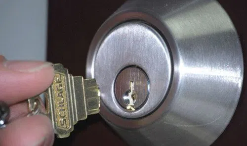 Royal Locksmith Store Oaklyn, NJ 856-532-0050 - key-broke-in-lock